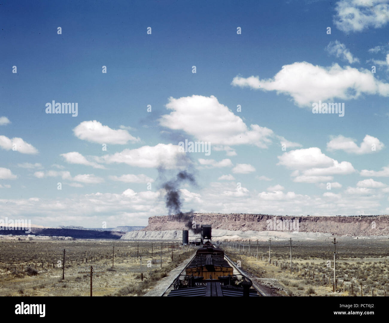Santa Fe R.R. Zug anhalten für Kohle und Wasser, Laguna, N [ew] Mex [ico März 1943 Stockfoto