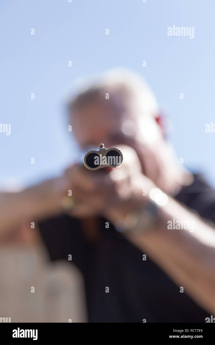 Reifer Mann will double-barrel Shotgun, USA Stockfoto