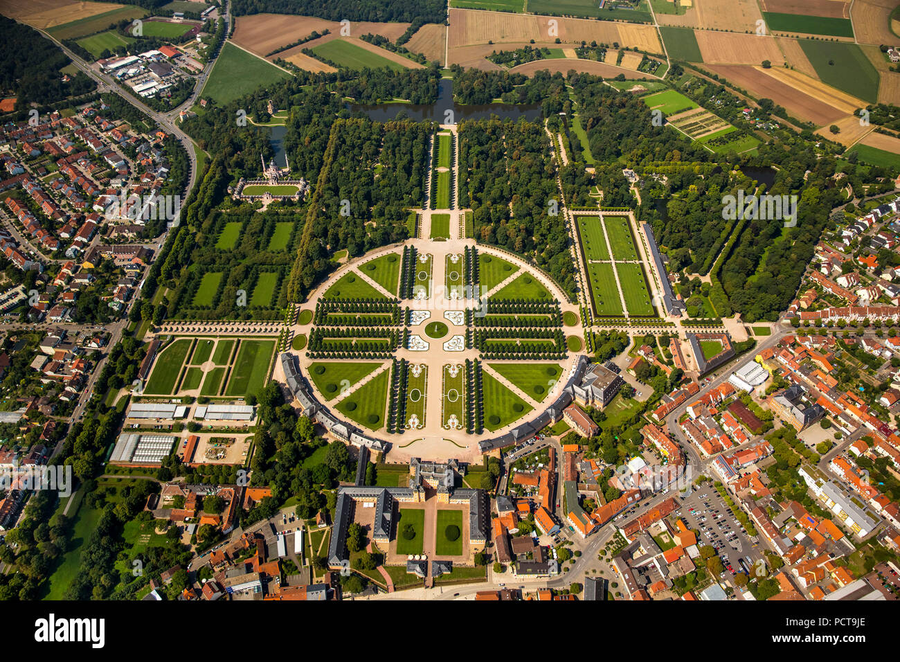 Französischer Garten mit longitudinalen und transversalen Achsen, Schwetzingen Schloss mit Schlossgarten, Schwetzingen, Baden-Württemberg, Deutschland Stockfoto