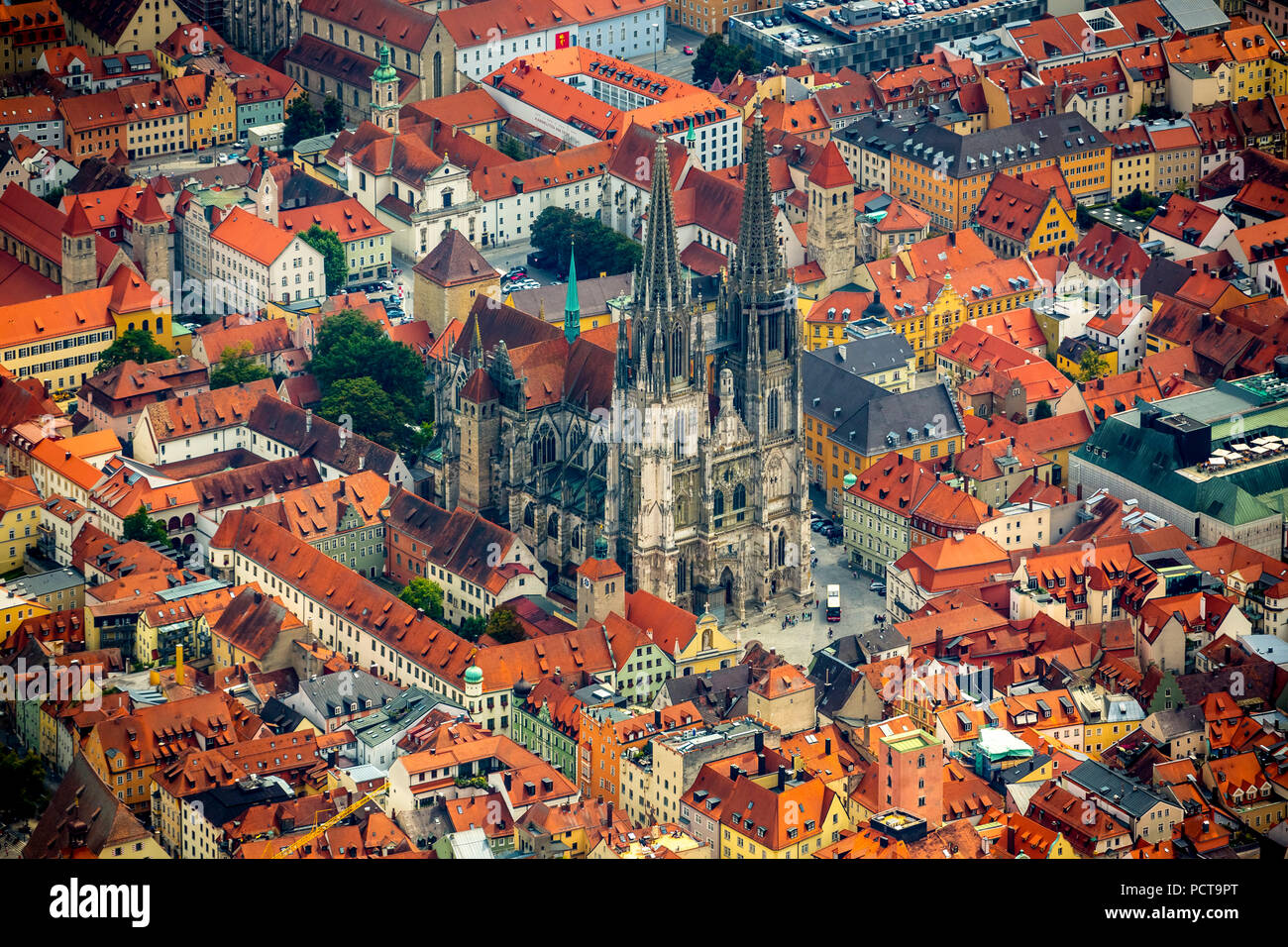 Luftbild, Regensburger Dom am Cathedral Square, Saint Peter's Cathedral, Regensburg, unabhängige Stadt in Ostbayern, Bayern, Deutschland Stockfoto