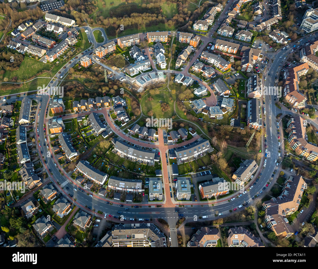 Luftbild, Ruhrgebiet und Saarner Mitte, konzentrischen Entwicklung, Stadtplanung, Mülheim, Ruhrgebiet Stockfoto
