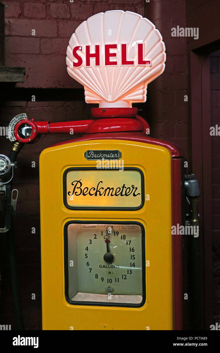 Historische Beckmeter, Shell Tankstelle in Rot und Gelb, 1950S, 1960s Stockfoto