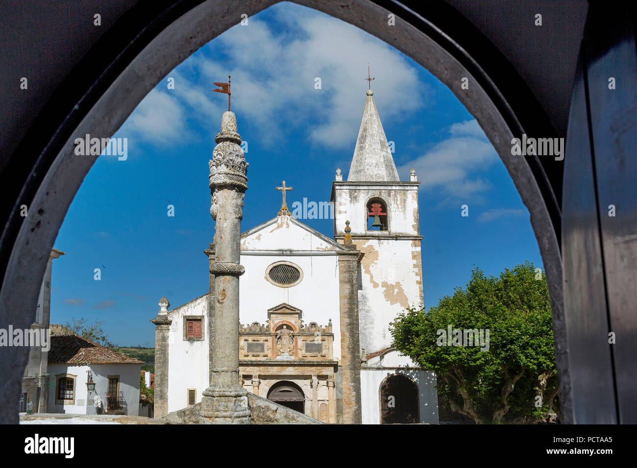 Kirche von Santa Maria, malerischen Städtchen Obidos, Óbidos, Leiria district, Portugal, Europa Stockfoto