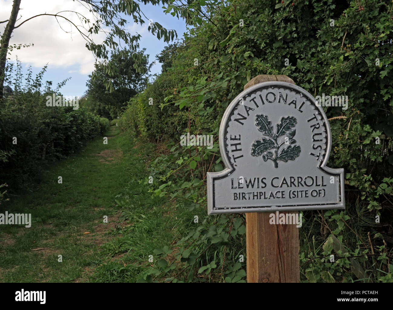 Pfad zu Lewis Carroll Geburtsort, Morphany Lane, Newton-le-Willows, Warrington, Cheshire, North West England, Großbritannien Stockfoto