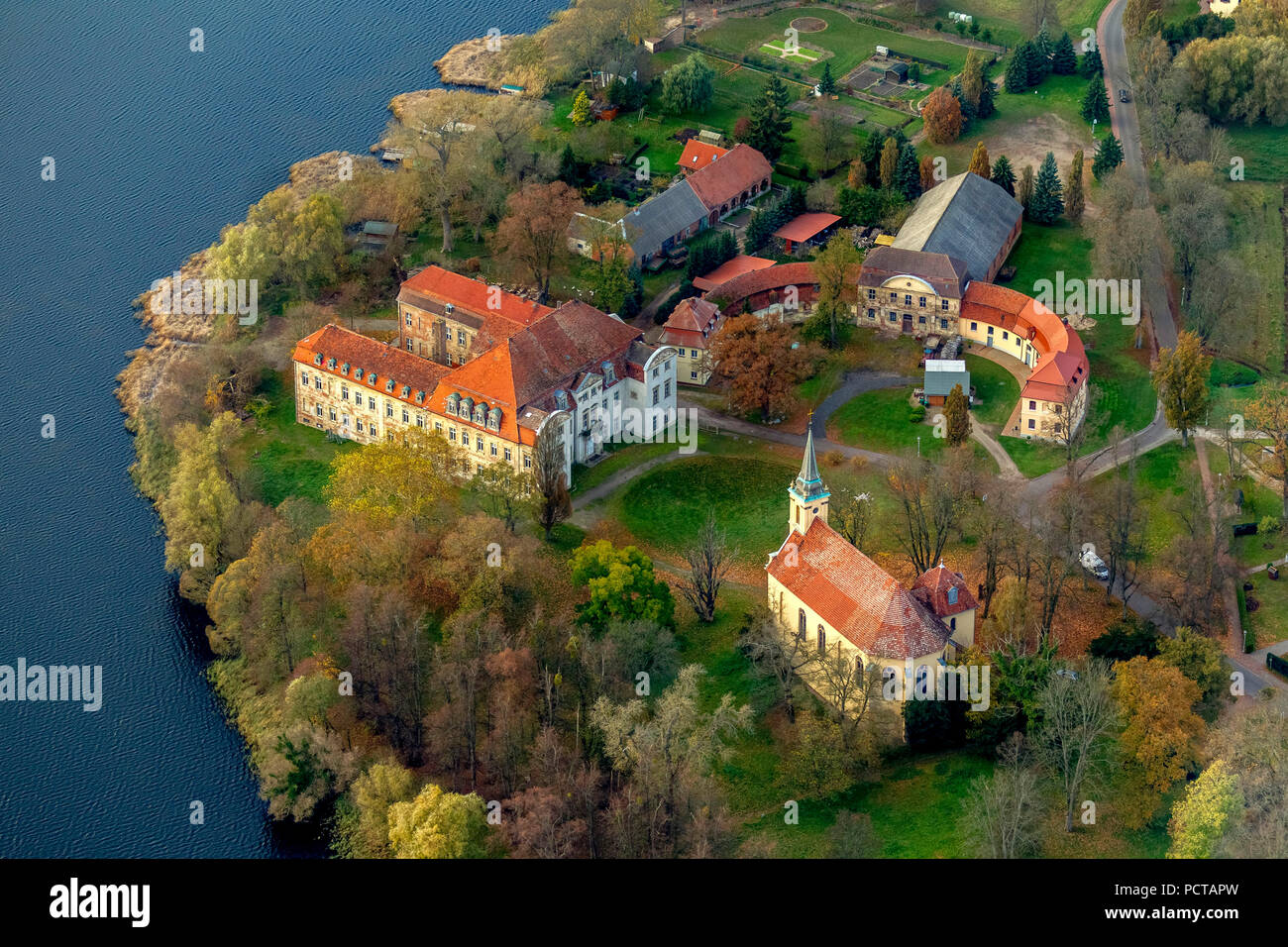 Schloss mit der Schlosskirche Ivenack Ivenack, Müritz, Seenplatte, Mecklenburg-Vorpommern, Deutschland Stockfoto