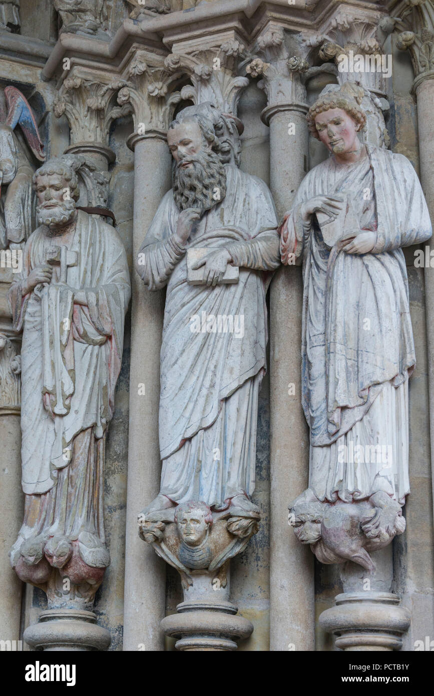 Heiligen Figuren am Westportal, die Kathedrale Notre Dame, Lausanne, Kanton  Waadt, West Switzerland, Schweiz Stockfotografie - Alamy