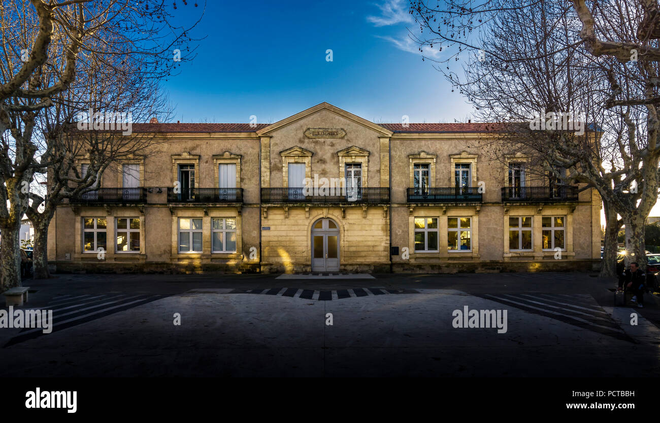 Weltliche Schule in Lespignan Stockfoto