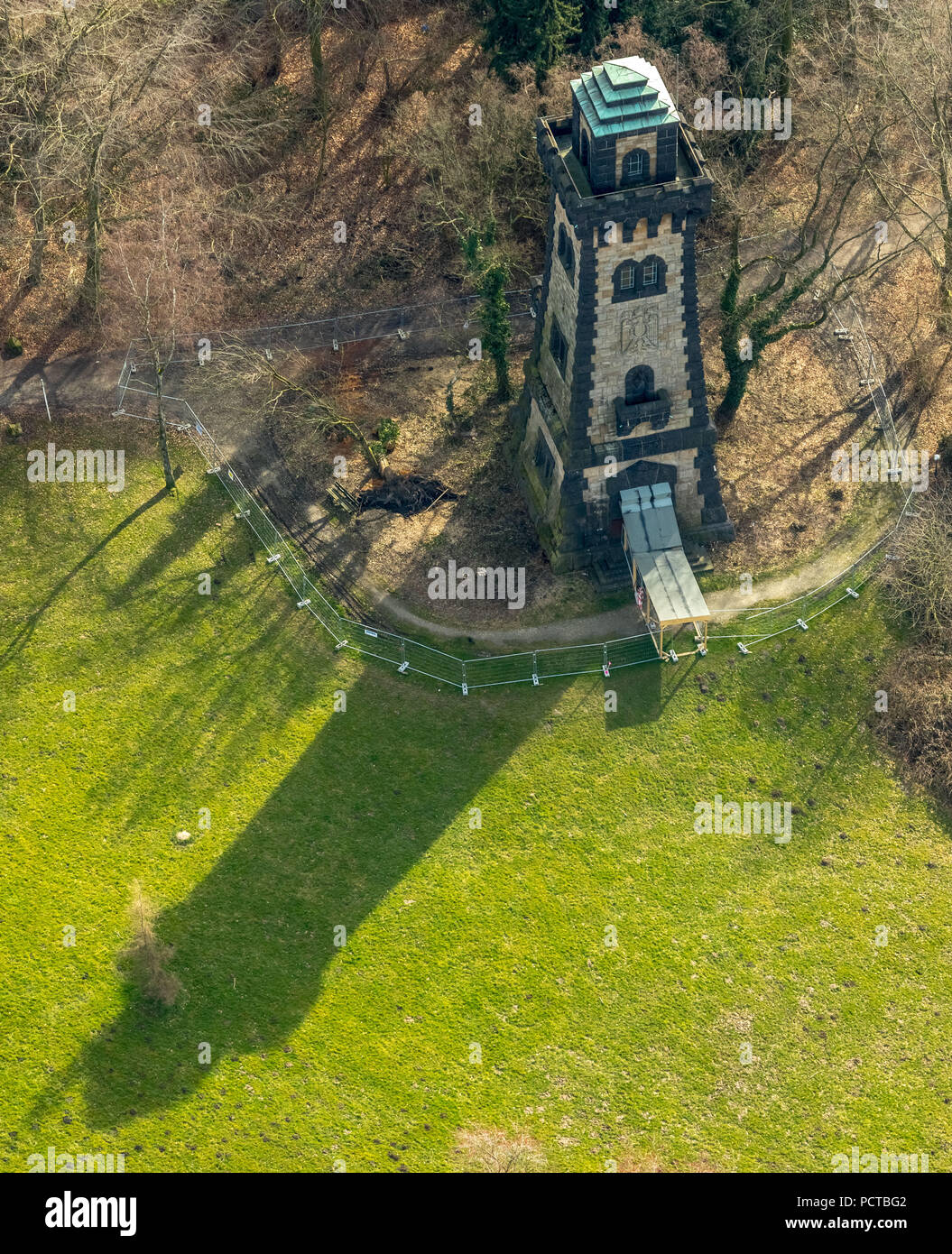 Bismarckturm auf der Bismarckstraße, die bald renoviert werden muss, Mülheim an der Ruhr, Ruhrgebiet, Nordrhein-Westfalen, Deutschland Stockfoto