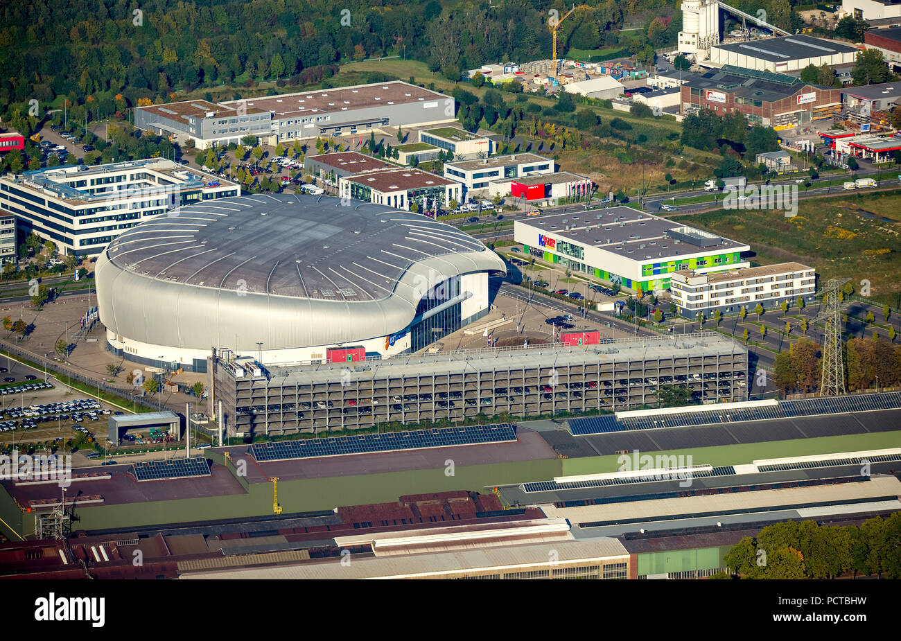 Luftaufnahme, ISS DOME, Großer Saal für Eishockey Turniere und andere Sportveranstaltungen, sowie rock Konzerte mit internationalen Stars in Düsseldorf Stockfoto