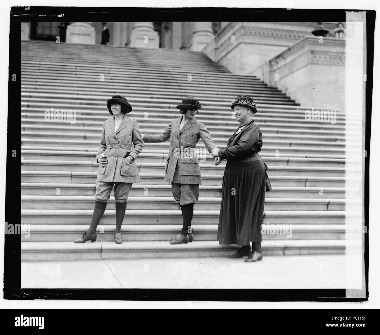 Alice Roberston & Mädchen in Unterwäsche Stockfoto