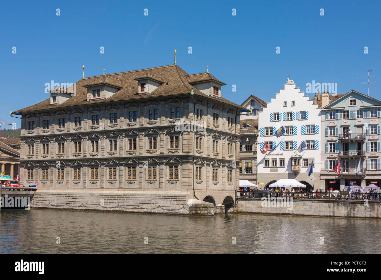 Limmatquai mit Rathaus, Altstadt, Zürich, Kanton Zürich, Schweiz Stockfoto