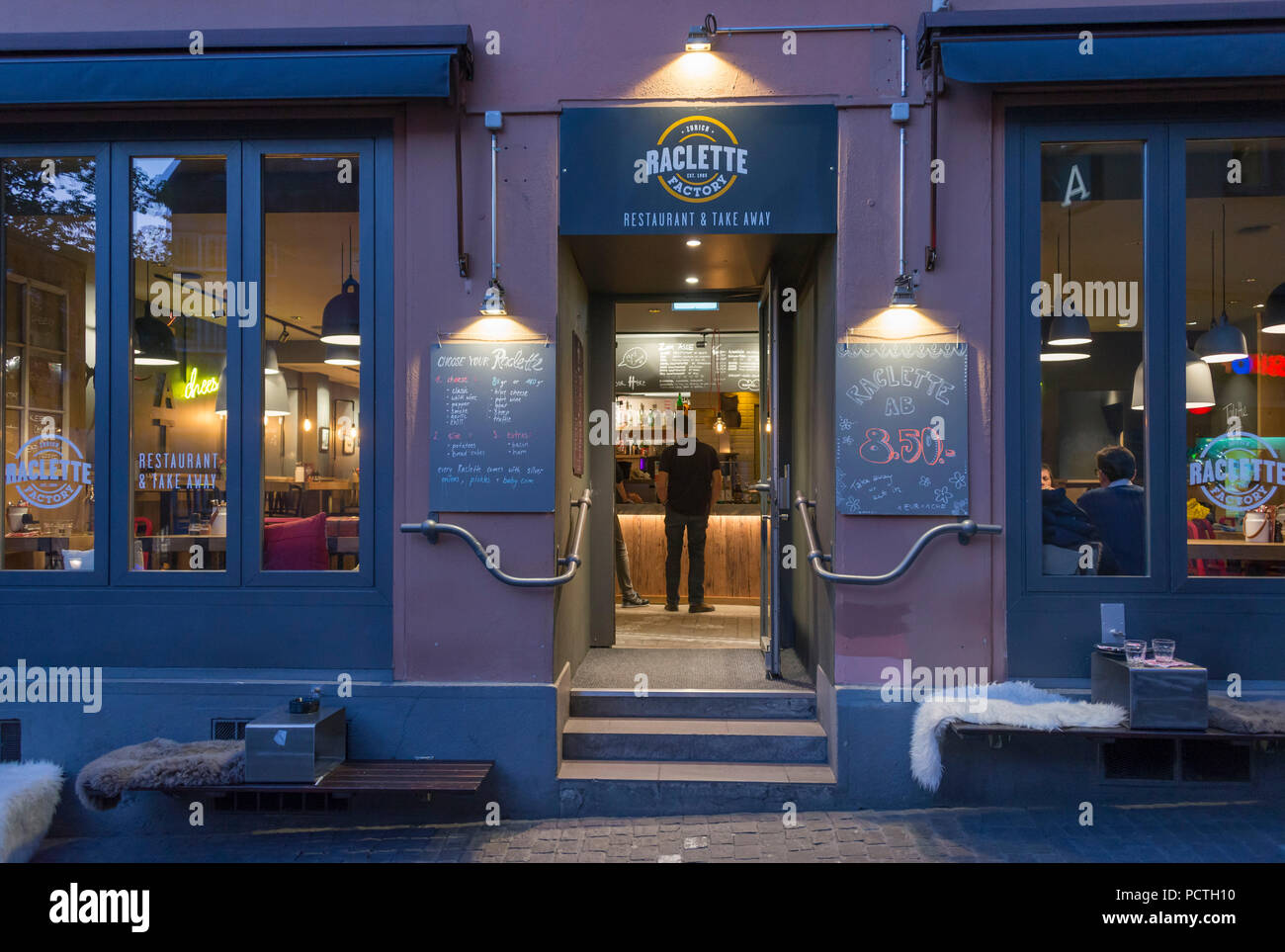 Restaurant Raclette Fabrik, Niederdorf, Altstadt, Zürich, Kanton Zürich, Schweiz Stockfoto