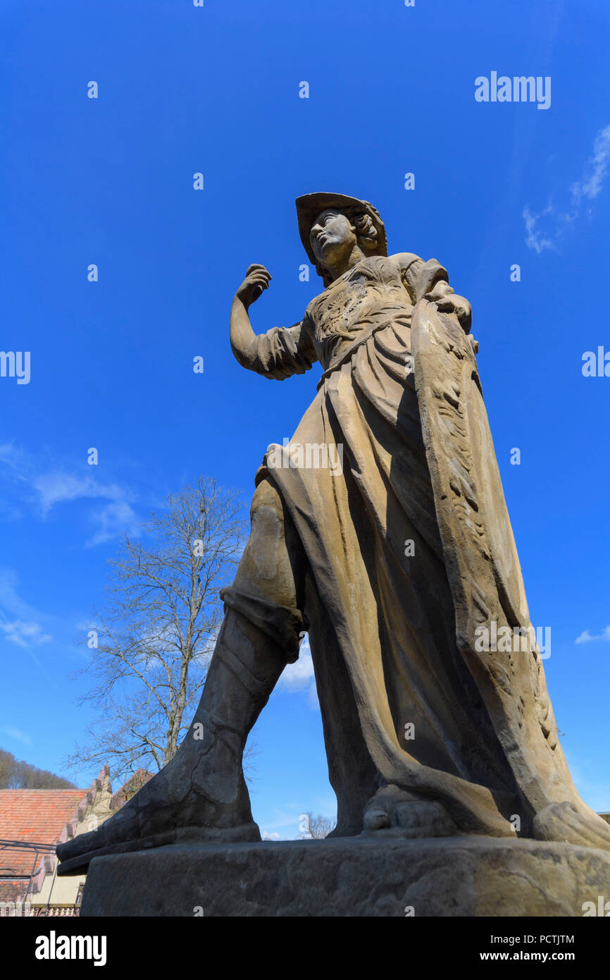 Stein Figur in Convent Garden, Kloster Bronnbach, Wertheim, Taubertal, Tauberfranken, Main-Tauber-Kreis, Baden-Württemberg, Deutschland Stockfoto