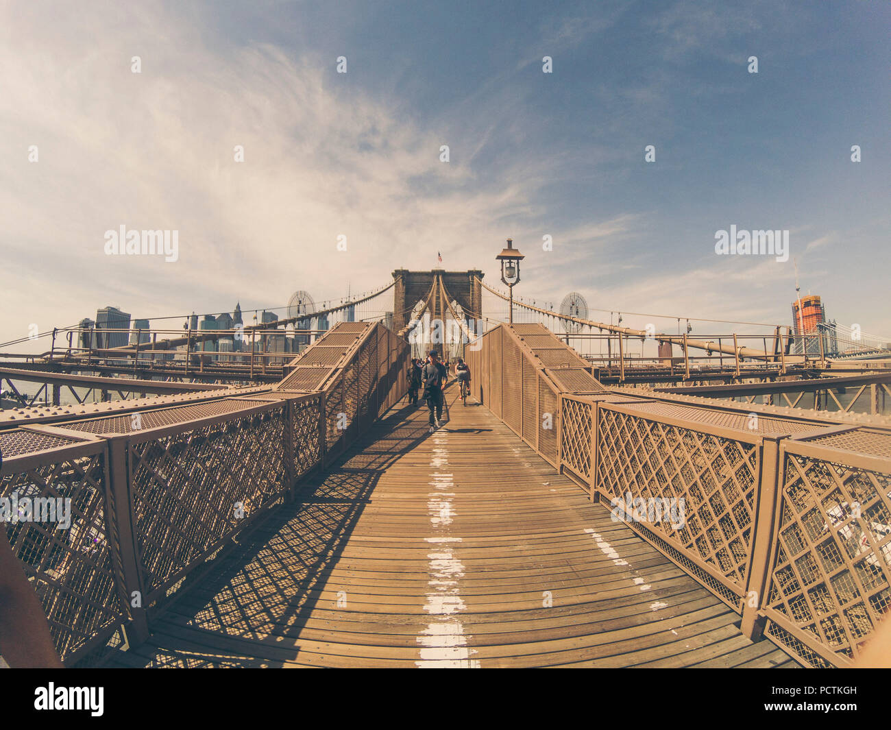 Weit weg brooklyn bridge Stockfoto