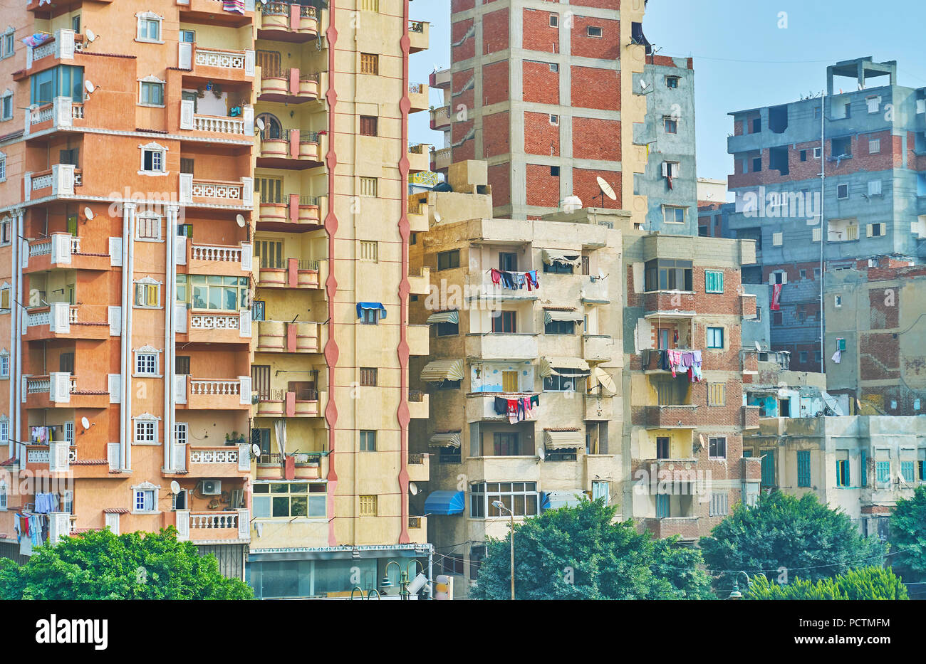 Die dicht Gehäuse von Karmouz Bezirk - die Armen überbevölkerten Gegend der Stadt, Alexandria, Ägypten. Stockfoto