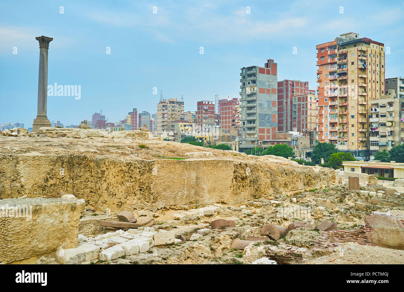 Amoud Al Sawari archäologische Stätte umfasst griechische und römische Objekte wie erhaltenen Ruinen von serapeum Tempel, Katakomben von Apis Stiere und Pompey's Stockfoto