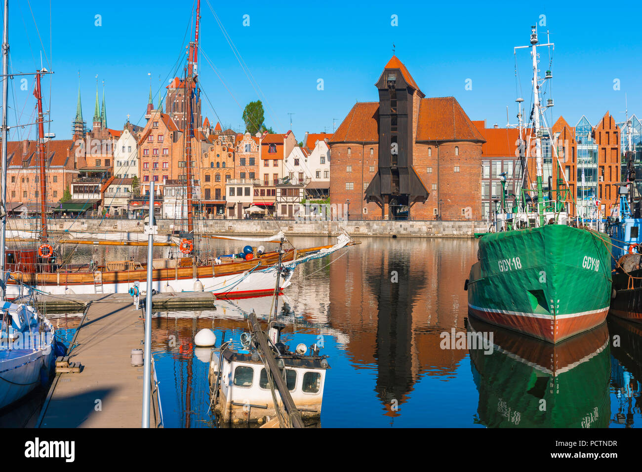 Mecklenburg-vorpommern Ostsee Stadt, Blick vom Kai auf die Insel Olowianka in Richtung der Mottlau in der historischen Altstadt von Danzig, Polen. Stockfoto
