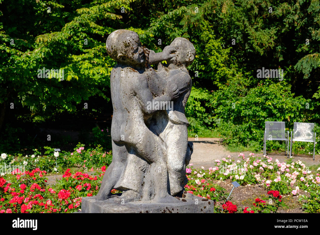 Skulptur scuffling Jungen, Rosengarten, Untergiesing, München, Oberbayern, Bayern, Deutschland Stockfoto