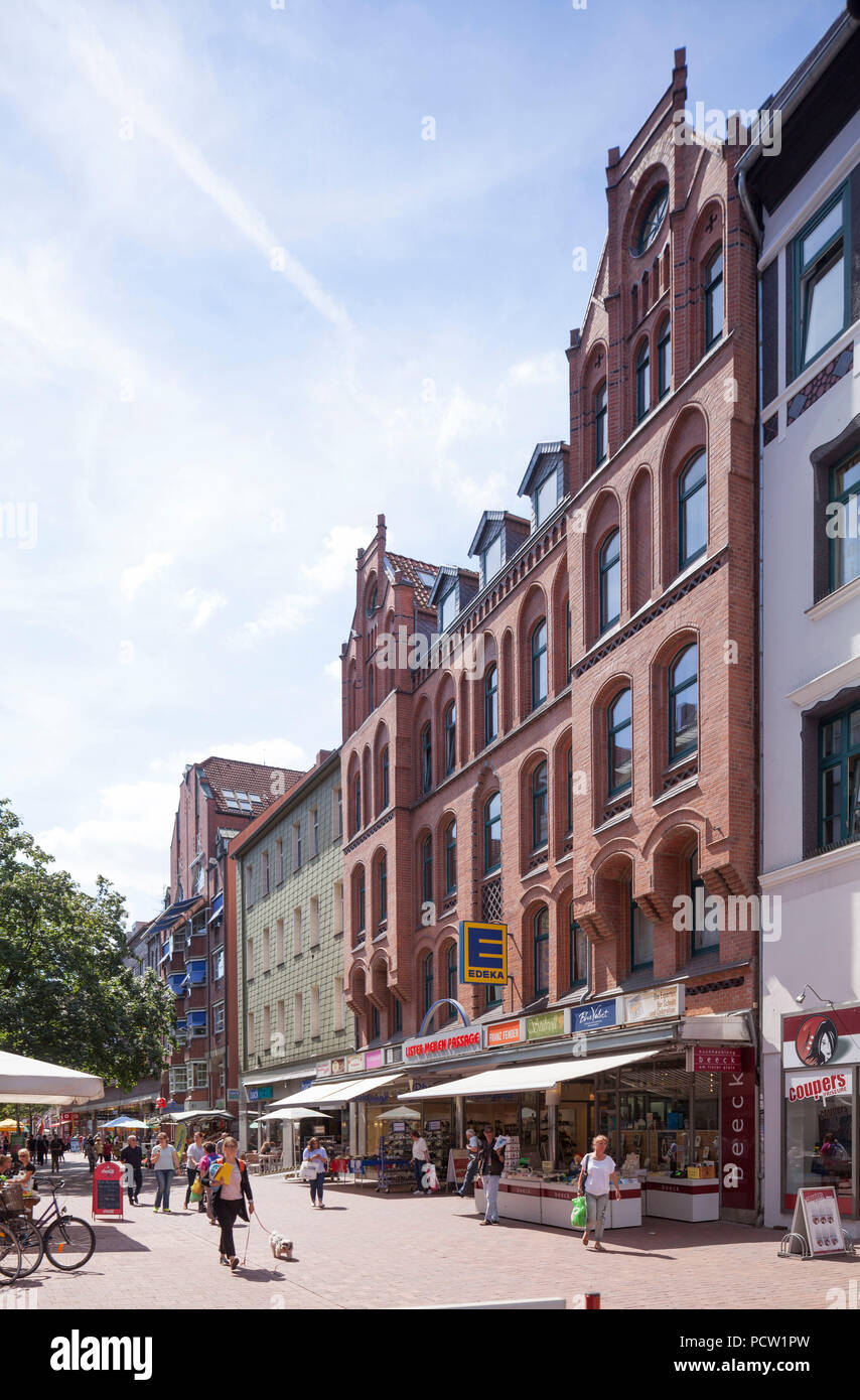Alte Wohnhäuser in der Oststadt, Einkaufsstraße Lister Meile, Hannover