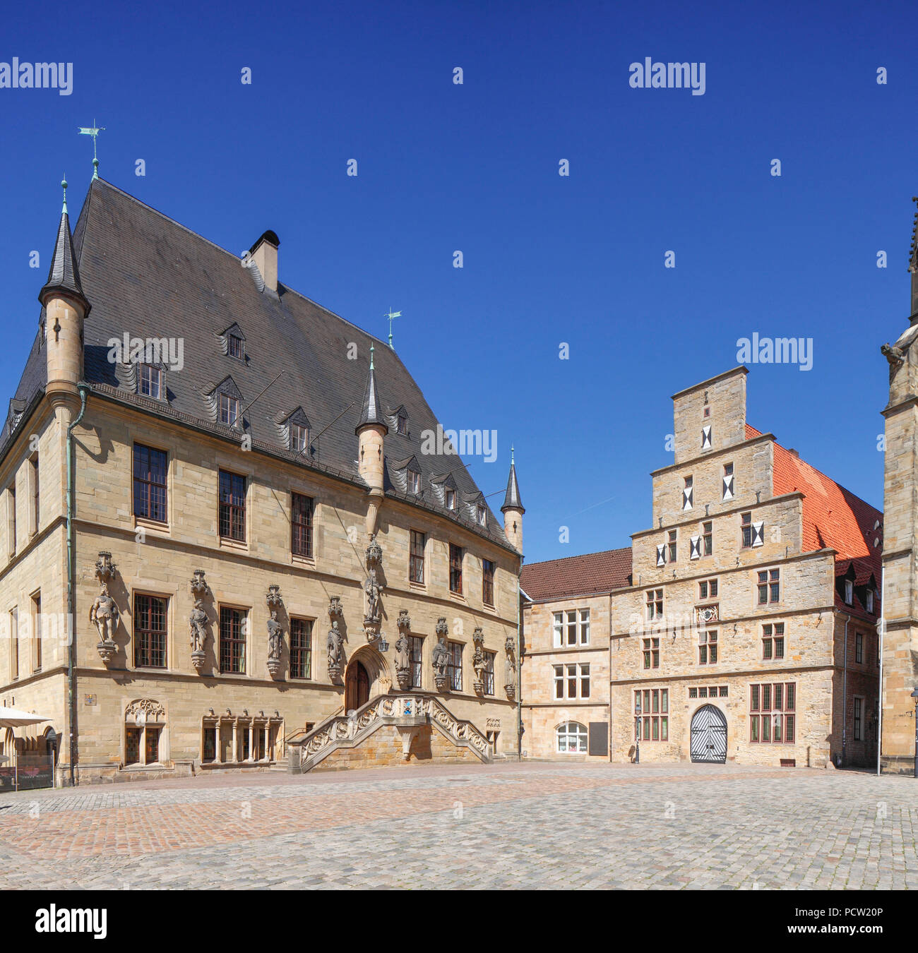 Osnabrück Rathaus mit einem Gewicht von Haus, Osnabrück, Niedersachsen, Osnabrück, Deutschland, Europa Stockfoto