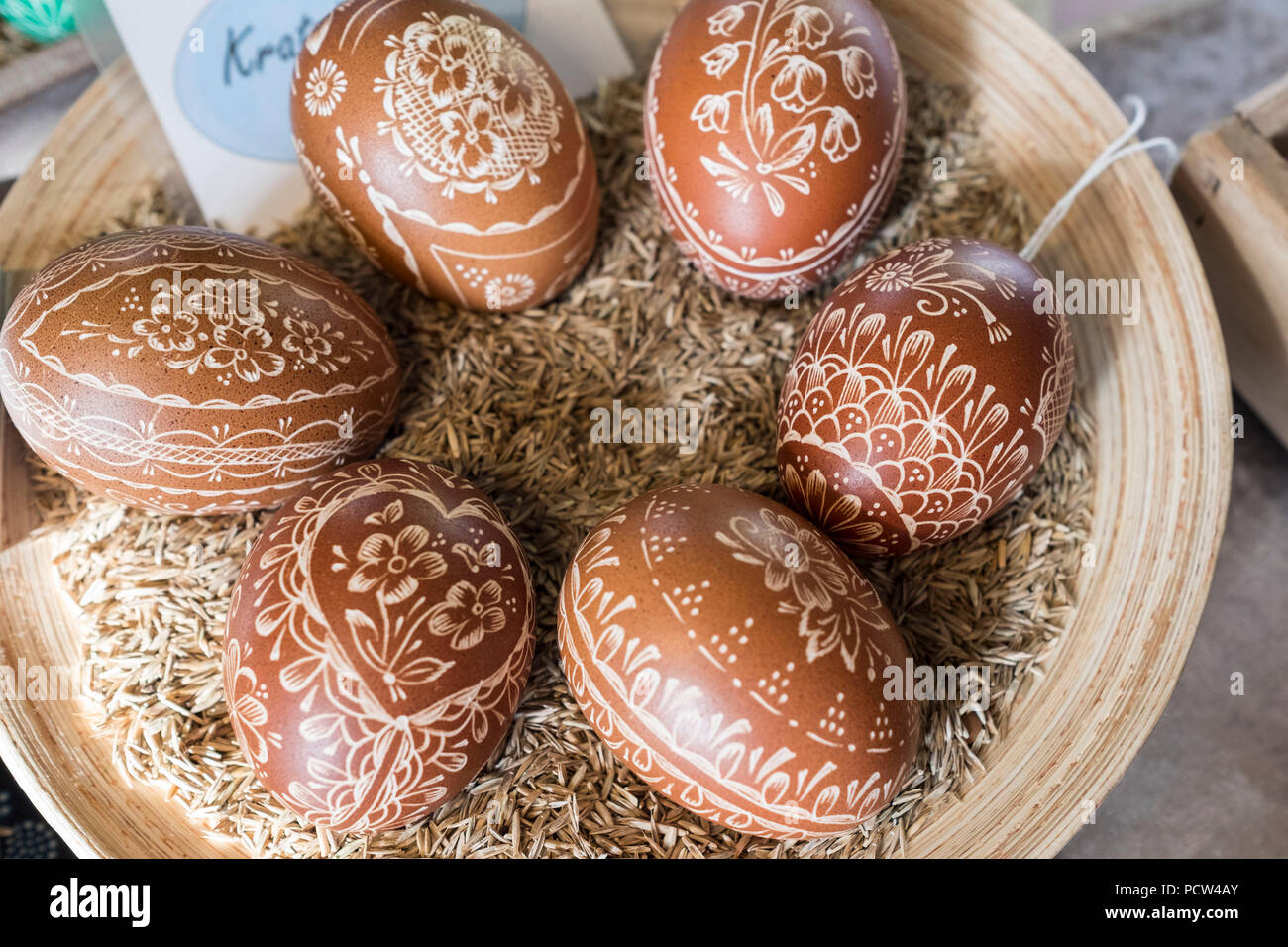 Traditionelle Sorbische Ostereier In Bautzen Deutschland Wachs Technik Und Salz Saure Mit Der Kratz Und Atztechnik Stockfotografie Alamy