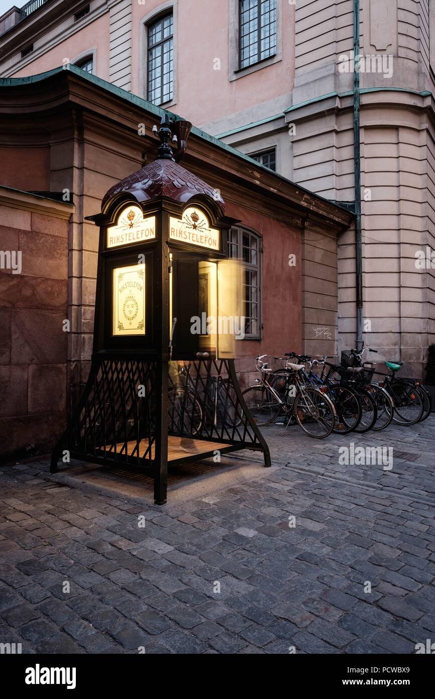 Alte Telefonzelle in der Alten Stadt, Stockholm, Schweden Stockfoto