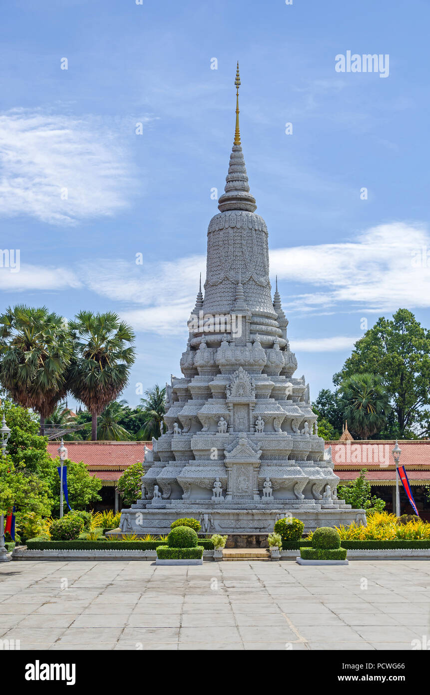 Stupa von HM König Norodom mit der Asche des Königs Norodom in eine Verbindung der Silberne Pagode im Königspalast in Phnom Penh, Kambodscha Stockfoto