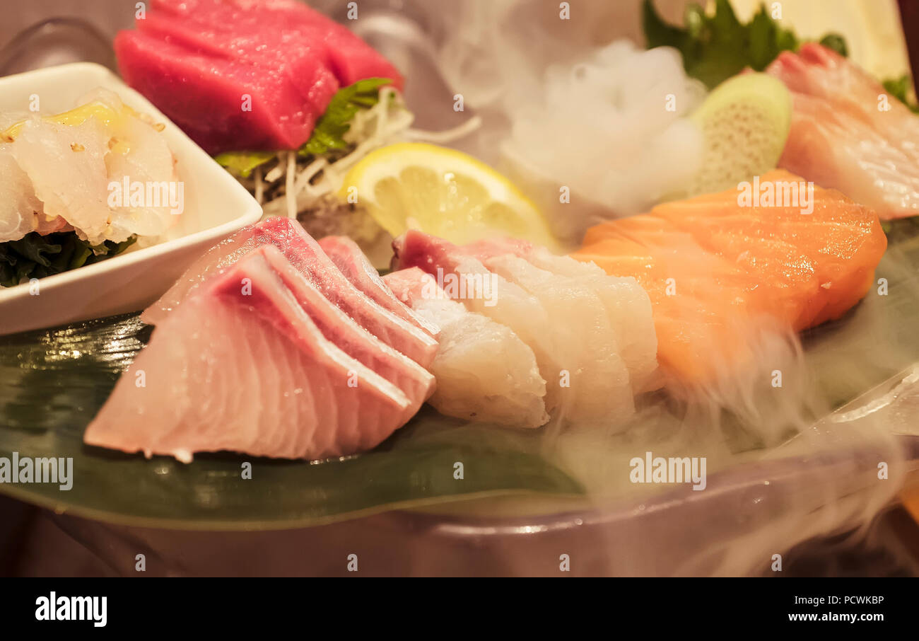 Frische gemischte Sashimi in Japan. Stockfoto