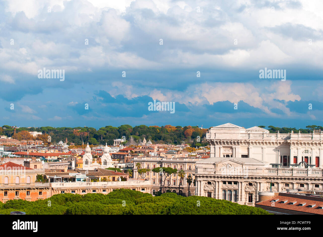 Ein Blick auf den Vatikan, Herbst in Rom. Alte Stadt. Straßen der Stadt Stockfoto