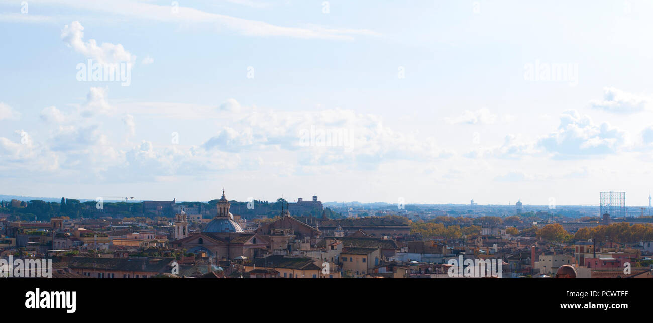 Ein Blick auf den Vatikan, Herbst in Rom. Alte Stadt. Straßen der Stadt Stockfoto