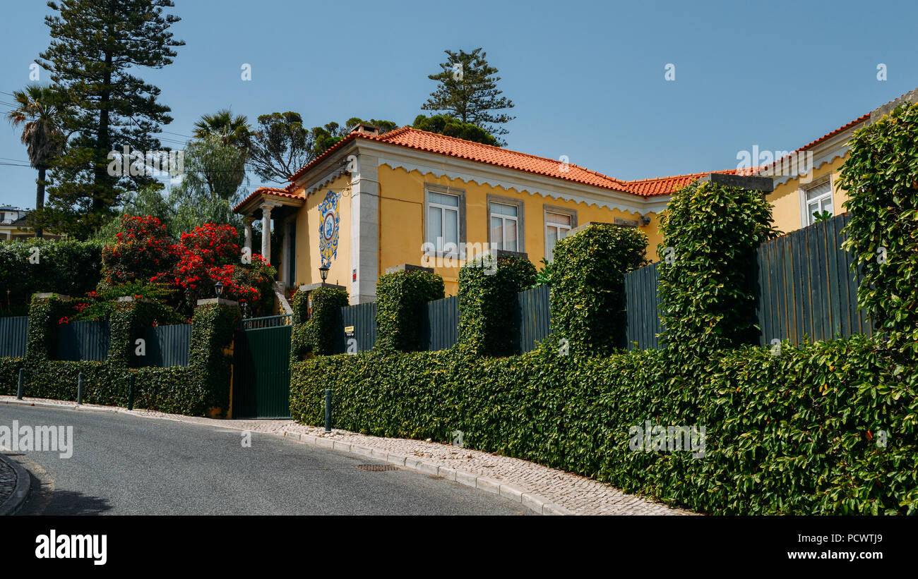 Traditionelle bunte portugiesische Herrenhaus mit Azulejo auf Wand Stockfoto