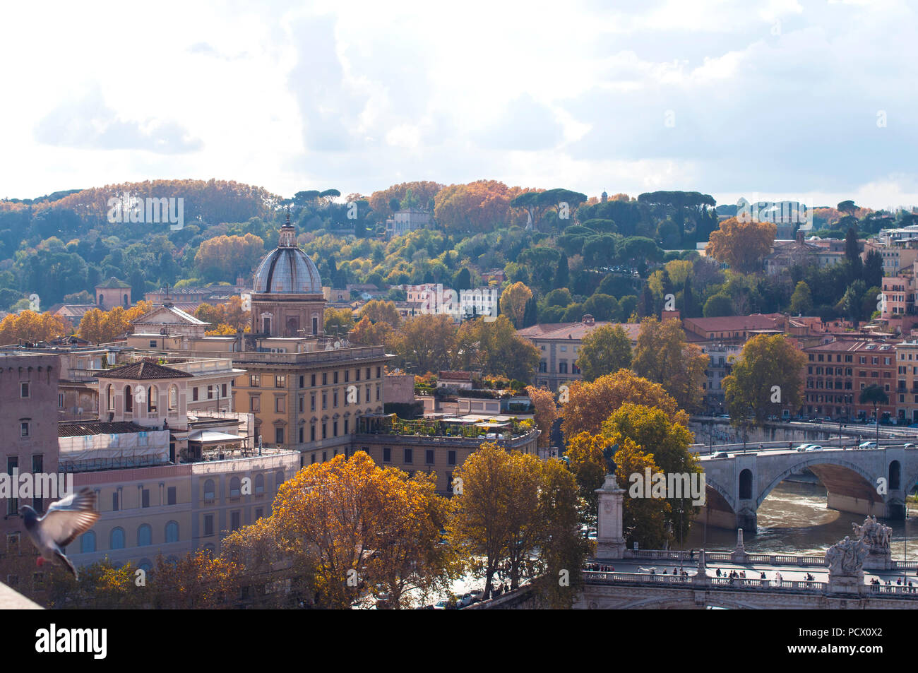 Ein Blick auf den Vatikan, Herbst in Rom. Alte Stadt. Straßen der Stadt Stockfoto