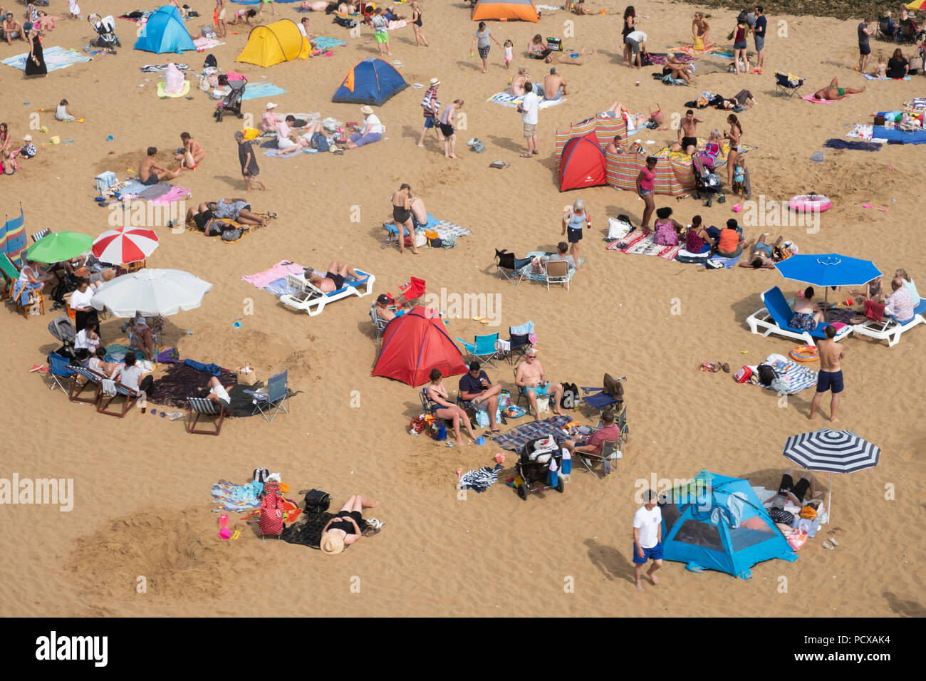 Cranbrook, Kent, Großbritannien. 4 Aug, 2018. Eine große Anzahl von Menschen sind auf Broadstairs Strand bei heißem Sommerwetter in Broadstairs, East Kent, Großbritannien, 04. August 2018 Credit: Ray Tang/ZUMA Draht/Alamy Live Nachrichten gesehen Stockfoto