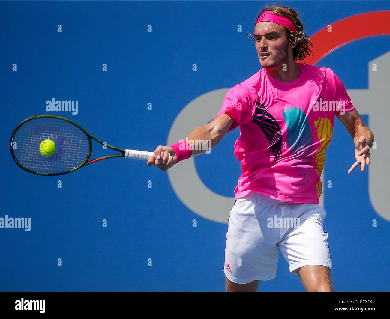 Washington DC, USA. 4. August 2018. Stefanos Tsitsipas spielt einen Schuß während ein Citi Open Tennis Spiel in Rock Creek Park in Washington DC. Justin Cooper/CSM Stockfoto