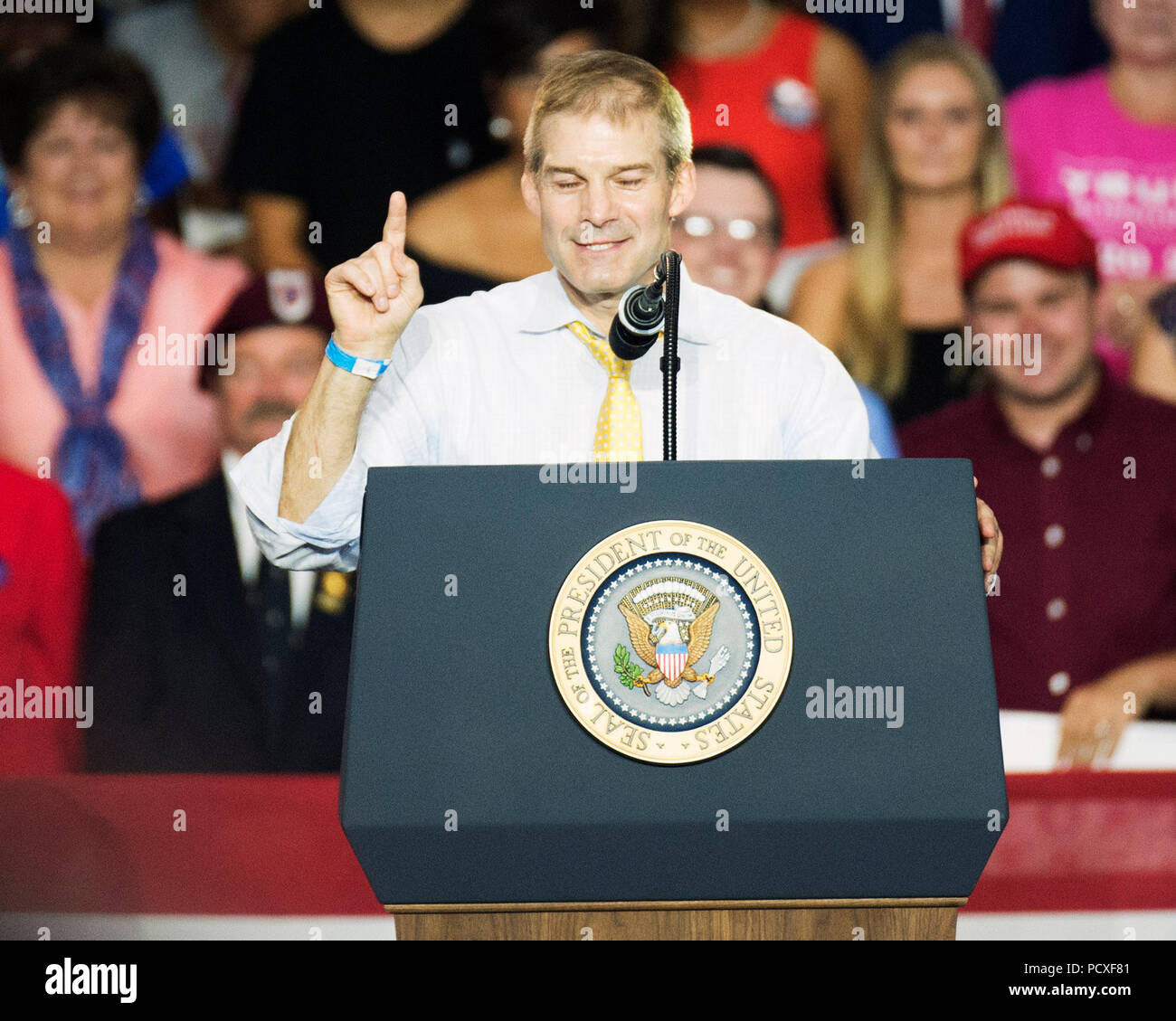 Ohio, USA. 4. August 2018. Der republikanische Senator Jim Jordan spricht die Menge bei der Make America Great Again Rally in Powell, Ohio, USA an. Brent Clark/Alamy Live News Stockfoto