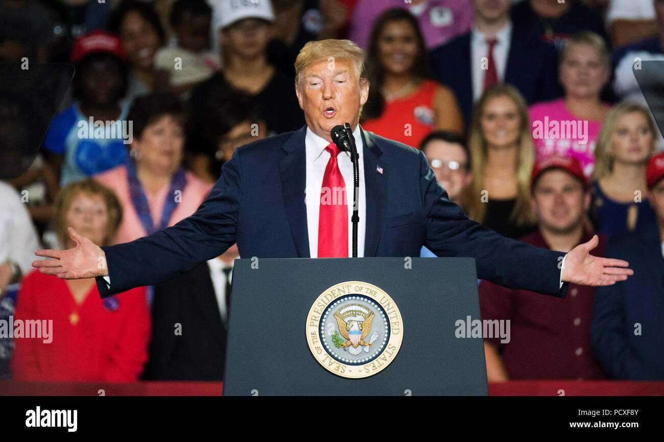Ohio, USA. 4. August 2018. Donald Trump spricht mit dem Publikum bei den machen Amerika wieder einmal Super Rally in Powell, Ohio USA. Brent Clark/Alamy leben Nachrichten Stockfoto