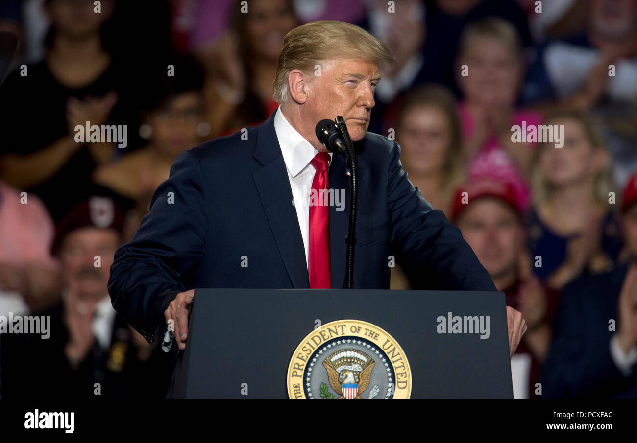 Lewis Center, Ohio, USA. 04 Aug, 2018. DONALD TRUMP spricht auf Oletangy orange High School Unterstützung für Troy Balderson, der republikanische Kandidat im 7. August spezielle Wahl in Ohio 12 Kongreßbezirk zu stärken. Credit: Brian Cahn/ZUMA Draht/Alamy leben Nachrichten Stockfoto