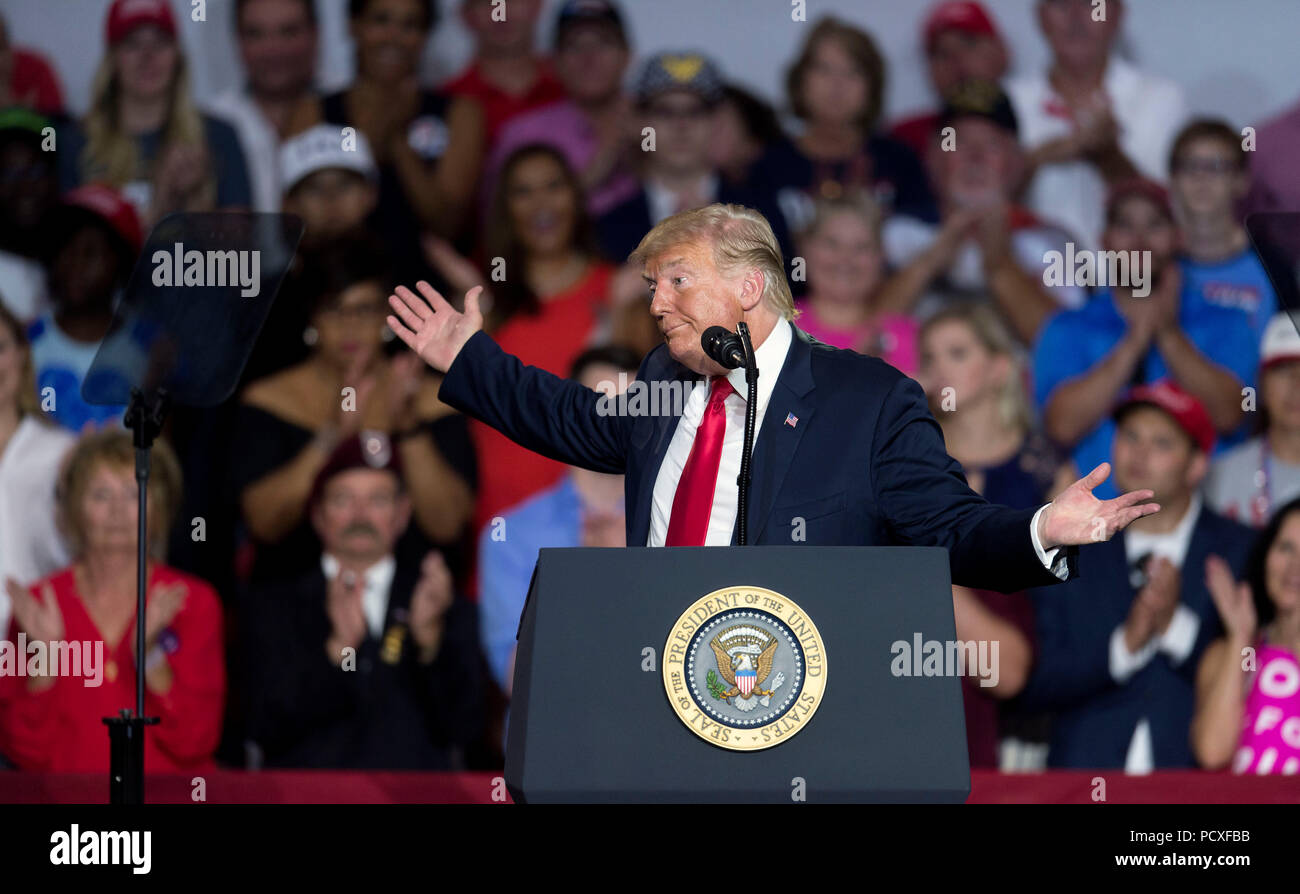 Lewis Center, Ohio, USA. 04 Aug, 2018. DONALD TRUMP spricht auf Oletangy orange High School Unterstützung für Troy Balderson, der republikanische Kandidat im 7. August spezielle Wahl in Ohio 12 Kongreßbezirk zu stärken. Credit: Brian Cahn/ZUMA Draht/Alamy leben Nachrichten Stockfoto