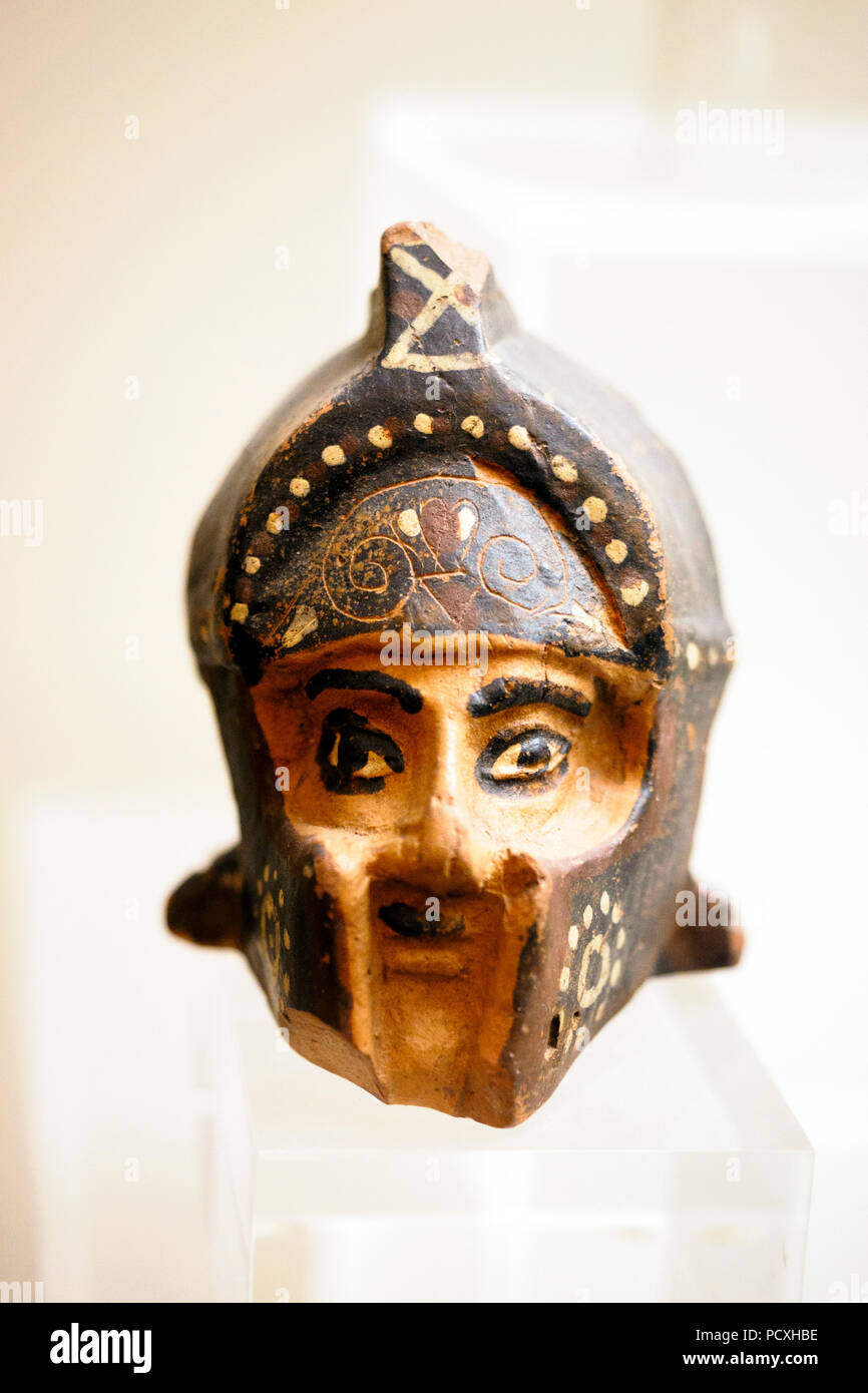 Balsamarium in der Form einer Leiter ein Krieger mit Helm. Greek-Eastern Produktion (Rhodes?). Ende des VII-VI Jahrhundert - Etruskische Museum Villa Giulia - Rom, Italien Stockfoto