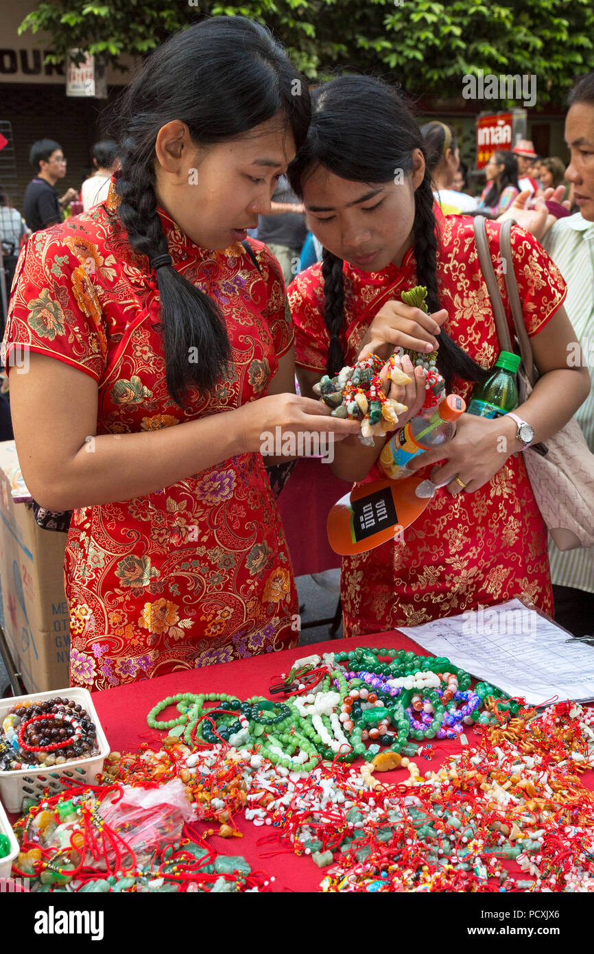 Street Market in Chinatown an Neujahr, Yaowarat, Bangkok, Thailand Stockfoto