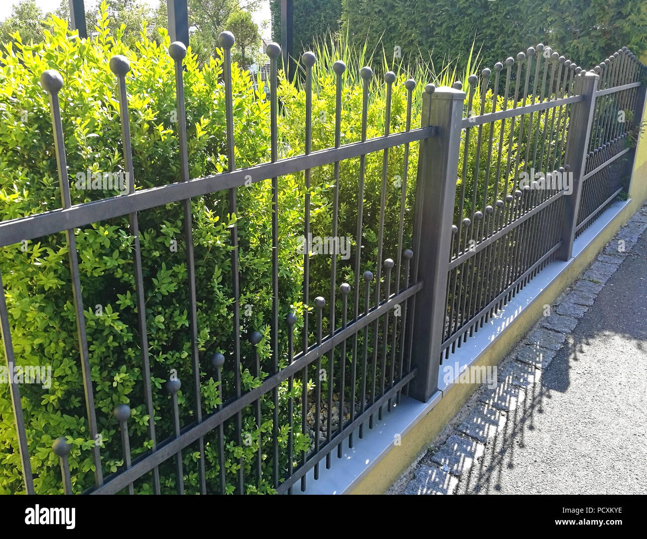 Garten und zaun Fotos und Bildmaterial in hoher Auflösung Alamy