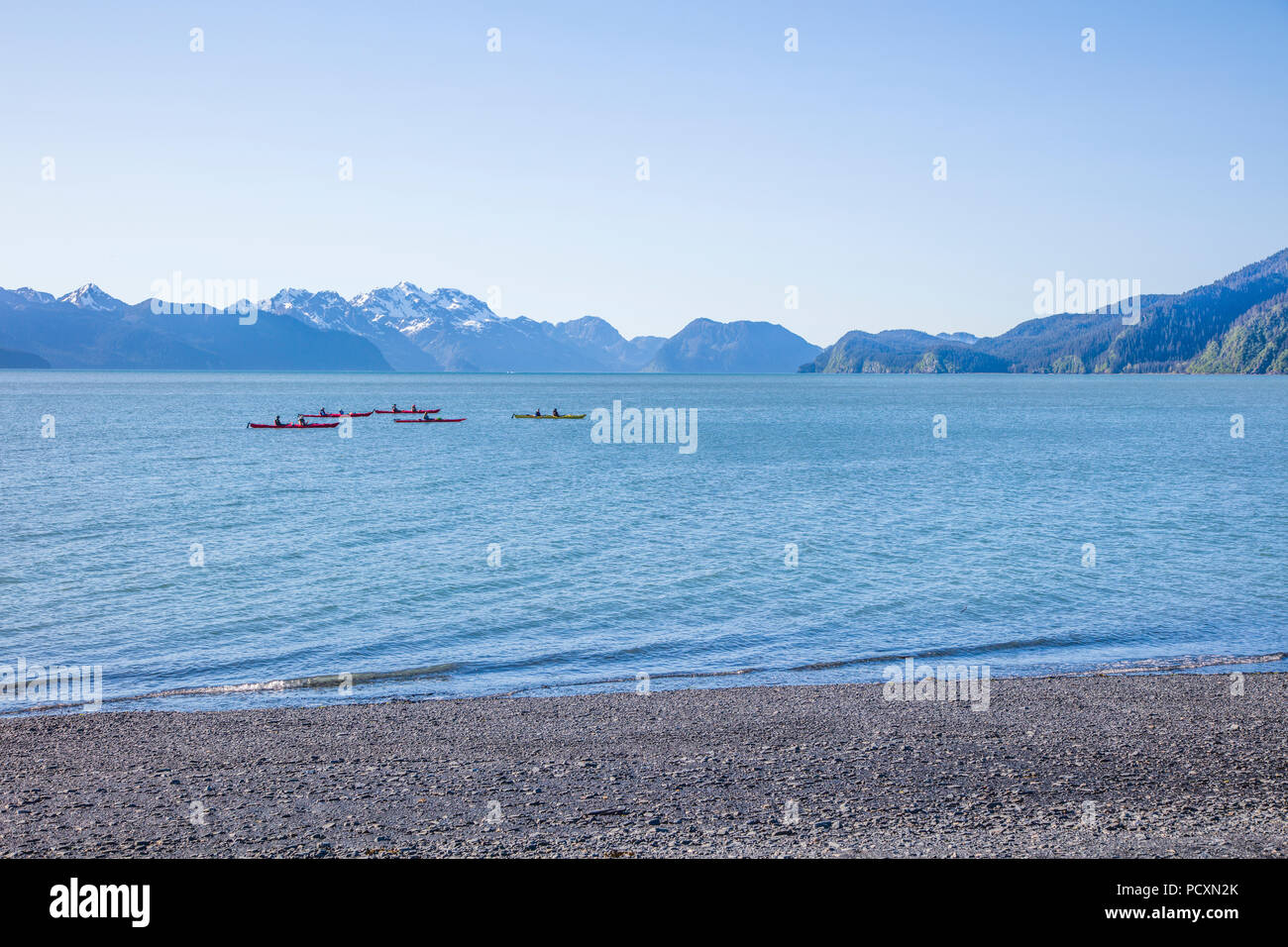 Ozean Kajakfahrer in Resurrecton in der Bucht aus Lowell Punkt in Seward, Alaska Stockfoto