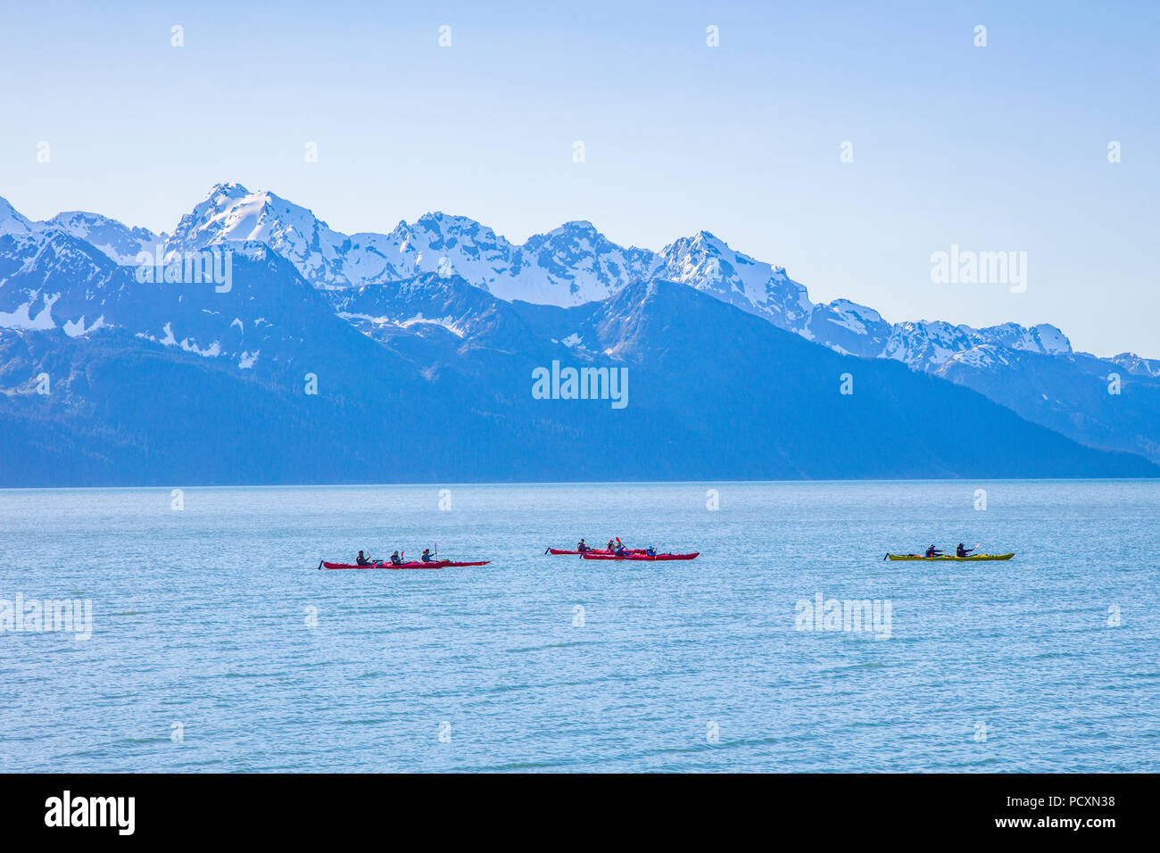 Ozean Kajakfahrer in Resurrecton in der Bucht aus Lowell Punkt in Seward, Alaska Stockfoto