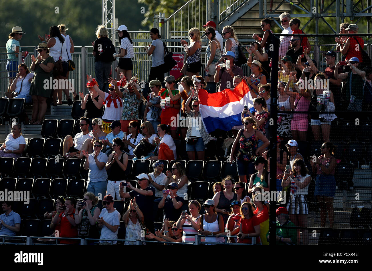 Niederlande Lüfter mit voller Zeit nach dem Gewinn der shootout der Gleichen während der Vitalität Frauen Hockey World Cup Semi Final Match am Lee Valley Hockey und Tennis Centre, London zu gewinnen. PRESS ASSOCIATION Foto, Bild Datum: Samstag, 4. August 2018. Photo Credit: Steven Paston/PA-Kabel Stockfoto