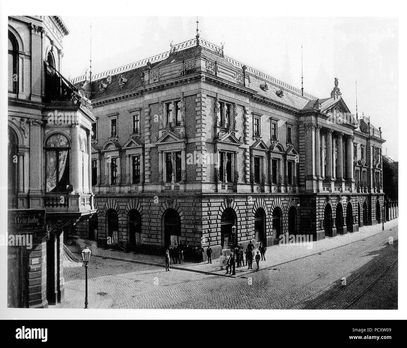 Alte städtische Tonhalle Düsseldorf 1863, Erweiterung von 1889 bis 1892