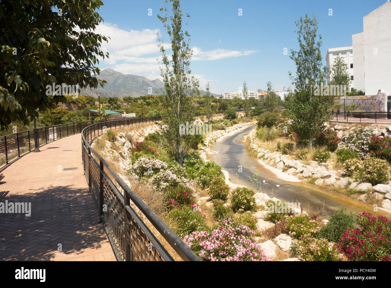 Der Rio Chillar, kurz bevor es ins Meer in Nerja, Spanien Stockfoto