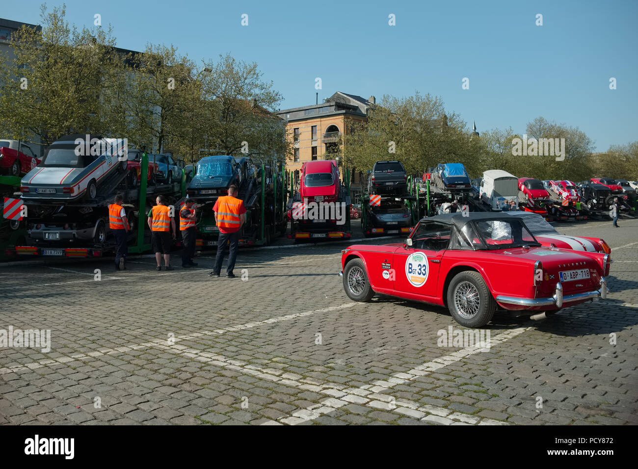 Bild zeigt einen Triumph TR4A Auto an der Antwerp Classic Car Event Stockfoto