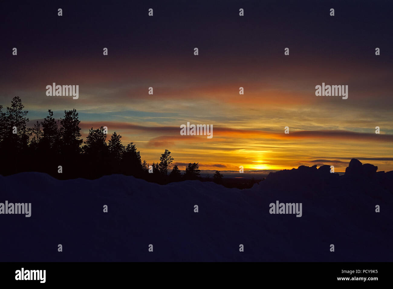 Himmel. Frost. Sonnenuntergang. Polar region Stockfoto