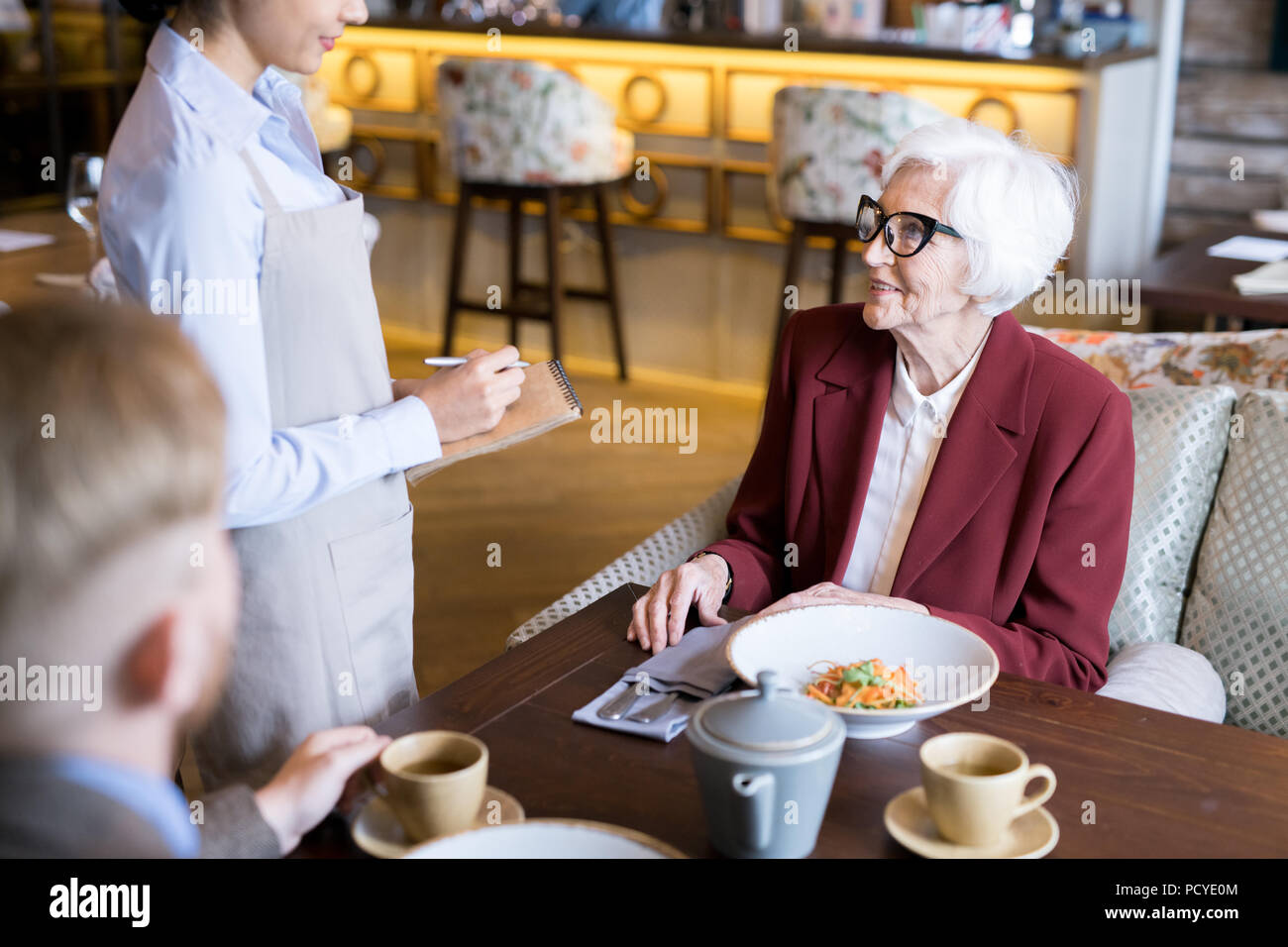 Das Abendessen im Restaurant Stockfoto