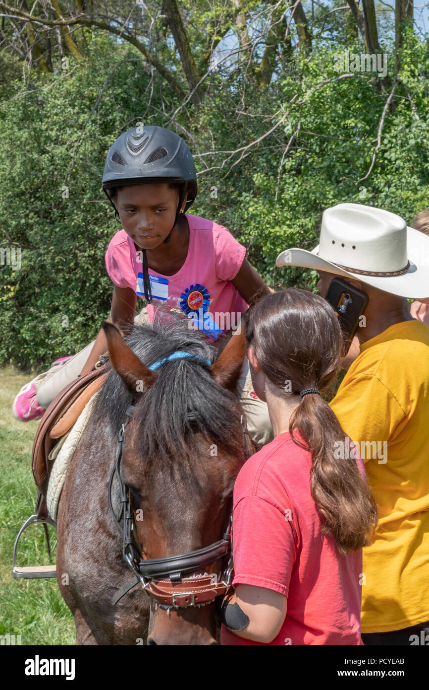 Detroit, Michigan - Kinder haben die Möglichkeit zum Reiten und über Pferde auf eine Stadt lernen. Die Veranstaltung wurde von Detroit Horse Power, eine organisierte organizati Stockfoto